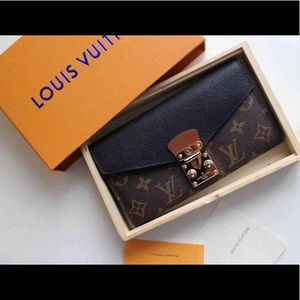 Louis Vuitton Clutch
